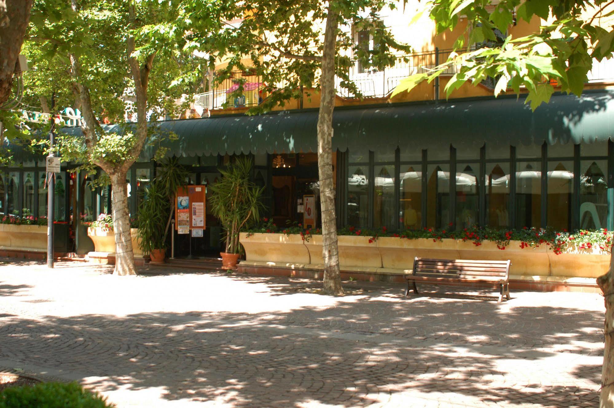 Hotel Dei Platani Rimini Exteriör bild